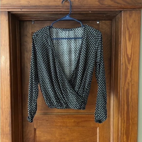 Brandy Melville Tops - Brandy Melville sold out leaf blouse
